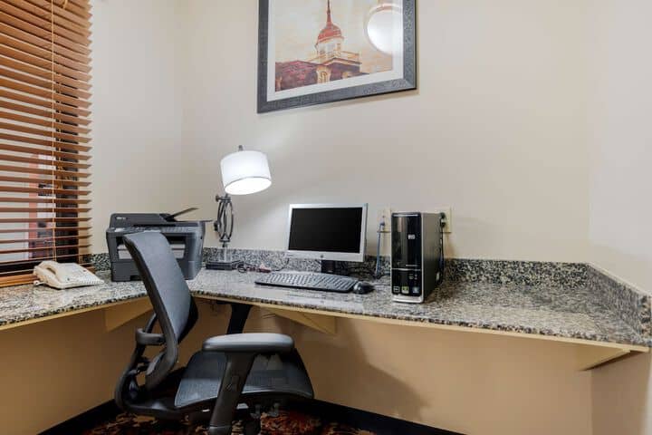 Business Center 29 of 31