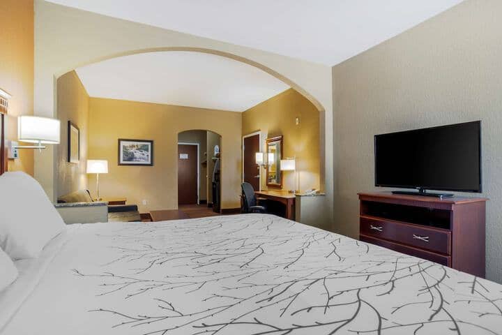 Room 4 of 31